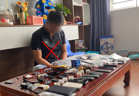 Phá 2 đường dây cung cấp thiết bị gian lận thi cử giao dịch từ Bắc tới Nam - Ảnh 1. Phá 2 đường dây cung cấp thiết bị gian lận thi cử giao dịch từ Bắc tới Nam - Ảnh 1.