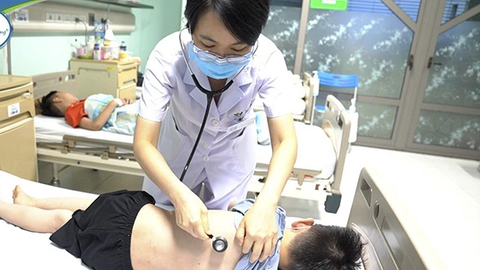 Chỉ ho sốt, trẻ nhập viện phát hiện viêm phổi nặng do vi khuẩn Mycoplasma - Ảnh 1. Chỉ ho sốt, trẻ nhập viện phát hiện viêm phổi nặng do vi khuẩn Mycoplasma - Ảnh 1.