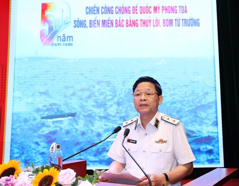 Trận tuyến ‘khơi thông’ đường biển trong cuộc chiến chống phong tỏa miền Bắc - Ảnh 2. Trung tướng Nguyễn Văn Bổng, chính ủy Quân chủng Hải quân, nhấn mạnh việc giữ giá trị lịch sử, bài học quý báu từ cuộc chiến chống phong tỏa đường biển miền Bắc - Ảnh: T. THẮNG