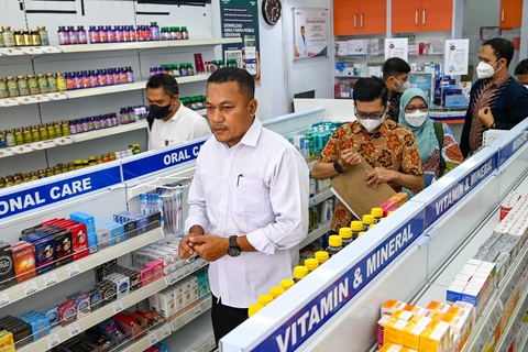 Indonesia thẩm vấn nhiều quan chức, mở rộng điều tra vụ hơn 200 trẻ chết vì siro ho - Ảnh 1. Indonesia thẩm vấn nhiều quan chức, mở rộng điều tra vụ hơn 200 trẻ chết vì siro ho - Ảnh 1.