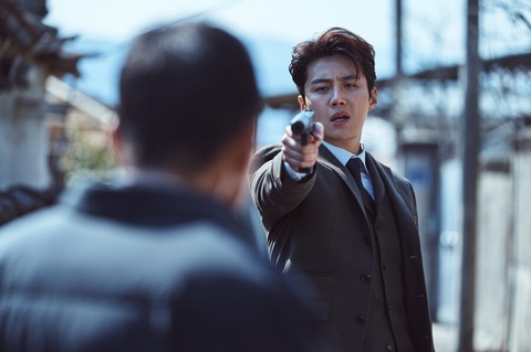 Kim Seon Ho lần đầu đóng sát thủ lạnh lùng trên màn ảnh rộng, khác hẳn với những bộ phim trước đây - Ảnh: ĐPCC Kim Seon Ho lần đầu đóng sát thủ lạnh lùng trên màn ảnh rộng, khác hẳn với những bộ phim trước đây - Ảnh: ĐPCC