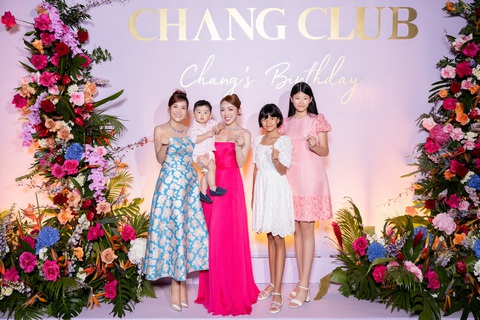 Chi Bảo mở tiệc mừng sinh nhật vợ ở biệt thự mới triệu đô - Ảnh 6. Chi Bảo mở tiệc mừng sinh nhật vợ ở biệt thự mới triệu đô - Ảnh 6.