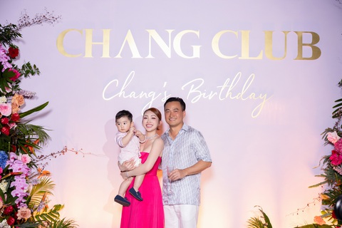 Chi Bảo mở tiệc mừng sinh nhật vợ ở biệt thự mới triệu đô - Ảnh 1. Chi Bảo mở tiệc mừng sinh nhật vợ ở biệt thự mới triệu đô - Ảnh 1.
