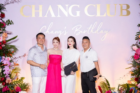 Chi Bảo mở tiệc mừng sinh nhật vợ ở biệt thự mới triệu đô - Ảnh 8. Chi Bảo mở tiệc mừng sinh nhật vợ ở biệt thự mới triệu đô - Ảnh 8.