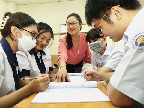 Không gây căng thẳng cho thí sinh - Ảnh 8. Học sinh Trường THPT Nguyễn Thái Bình (quận Tân Bình, TP.HCM) ôn thi chuẩn bị kỳ thi tốt nghiệp THPT 2023 - Ảnh: NHƯ HÙNG