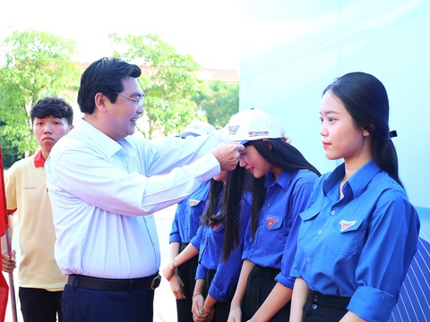 Miền Tây ra quân tiếp sức mùa thi tốt nghiệp THPT 2023 - Ảnh 1. Miền Tây ra quân tiếp sức mùa thi tốt nghiệp THPT 2023 - Ảnh 1.