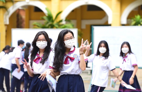 Hướng tới kỳ thi nhẹ nhàng - Ảnh 1. Thí sinh thi tốt nghiệp THPT tại điểm thi Trường THPT Trưng Vương, quận 1, TP.HCM năm 2022 - Ảnh: DUYÊN PHAN