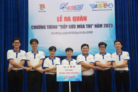 Miền Tây ra quân tiếp sức mùa thi tốt nghiệp THPT 2023 - Ảnh 3. Miền Tây ra quân tiếp sức mùa thi tốt nghiệp THPT 2023 - Ảnh 3.