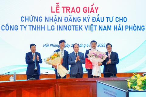 Tập đoàn LG Innotek Hàn Quốc rót thêm 1 tỉ USD vào Hải Phòng - Ảnh 1. Tập đoàn LG Innotek Hàn Quốc rót thêm 1 tỉ USD vào Hải Phòng - Ảnh 1.