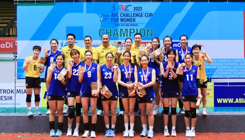 Đằng sau kỳ tích của bóng chuyền nữ Việt Nam - Ảnh 1. Tuyển bóng chuyền nữ Việt Nam đăng quang AVC Challenge Cup 2023 - Ảnh: AVC