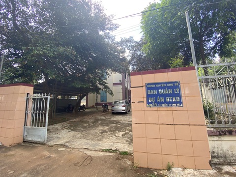 Được bổ nhiệm phó giám đốc chỉ sau 3 năm là nhân viên hợp đồng - Ảnh 1. Trụ sở Ban quản lý dự án đầu tư xây dựng huyện Chư Sê - nơi ông Chiến vừa được bổ nhiệm chức danh phó giám đốc - Ảnh: ĐÌNH CƯƠNG