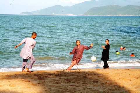 Nha Trang đăng cai Giải bóng đá bãi biển vô địch quốc gia - Ảnh 1. Nha Trang đăng cai Giải bóng đá bãi biển vô địch quốc gia - Ảnh 1.