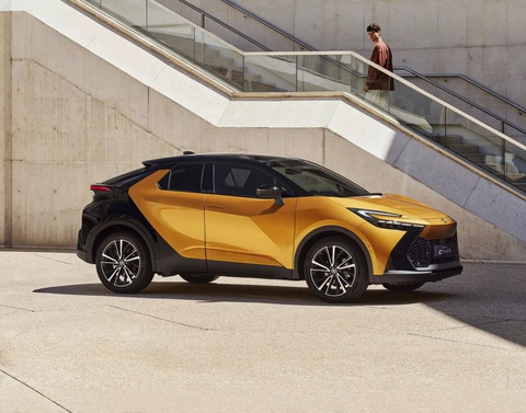 Toyota C-HR 2024 ra mắt: Lột xác toàn diện, tăng tiện nghi để đấu Honda HR-V - Ảnh 1. Toyota C-HR 2024 ra mắt: Lột xác toàn diện, tăng tiện nghi để đấu Honda HR-V - Ảnh 1.