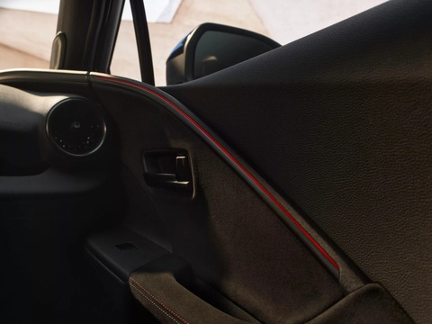 Toyota C-HR 2024 ra mắt: Lột xác toàn diện, tăng tiện nghi để đấu Honda HR-V - Ảnh 11. Toyota C-HR 2024 ra mắt: Lột xác toàn diện, tăng tiện nghi để đấu Honda HR-V - Ảnh 11.