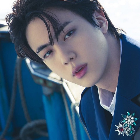 Jin BTS vượt mặt Cha Eun Woo trở thành hình mẫu nam thần chuẩn Hàn Quốc - Ảnh 4. Jin BTS vượt mặt Cha Eun Woo trở thành hình mẫu nam thần chuẩn Hàn Quốc - Ảnh 4.