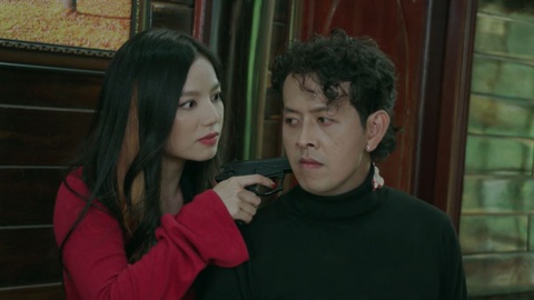 Hạ Anh làm sát thủ, người chằng chịt vết thương vì Người thầm lặng - Ảnh 2. Hạ Anh làm sát thủ, người chằng chịt vết thương vì Người thầm lặng - Ảnh 2.
