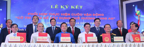 Long An tổ chức cuộc vận động hiến kế xây dựng - Ảnh 1. Lễ ký kết phối hợp thực hiện cuộc vận động “Cử tri hiến kế xây dựng quê hương Long An” - Ảnh: AN LONG
