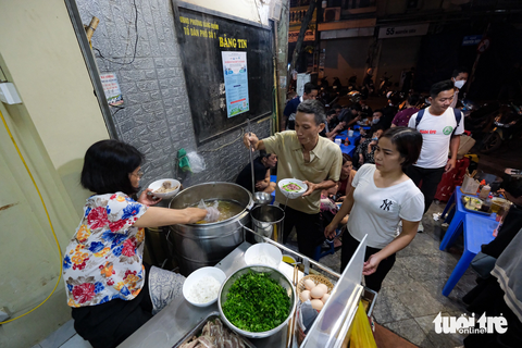 Du lịch một mình đến Hà Nội: Ăn gì, chơi đâu? - Ảnh 2. Du lịch một mình đến Hà Nội: Ăn gì, chơi đâu? - Ảnh 2.