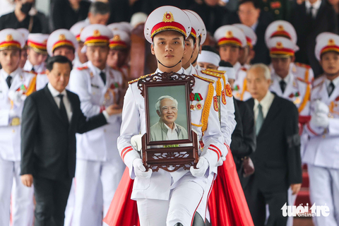 Di ảnh của cố Phó thủ tướng và nghi thức di quan - Ảnh: NGUYỄN KHÁNH Di ảnh của cố Phó thủ tướng và nghi thức di quan - Ảnh: NGUYỄN KHÁNH