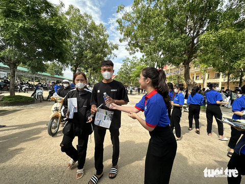 Tạo điều kiện tốt nhất cho học sinh vùng biên Đắk Lắk thi tốt nghiệp THPT - Ảnh 1. Tạo điều kiện tốt nhất cho học sinh vùng biên Đắk Lắk thi tốt nghiệp THPT - Ảnh 1.