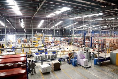 Doanh nghiệp FDI rót thêm vốn vào VN - Ảnh 1. Công ty Rheem Việt Nam (vốn FDI từ Úc) vừa mở rộng dây chuyền trong Khu công nghiệp Đồng An 2, Bình Dương - Ảnh: TUẤN DUY