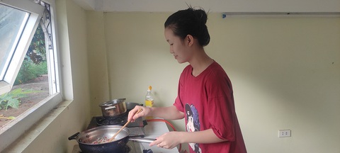 Những thí sinh ‘đặc biệt’ vượt rừng, tự nấu cơm những ngày thi - Ảnh 4. Những thí sinh ‘đặc biệt’ vượt rừng, tự nấu cơm những ngày thi - Ảnh 4.