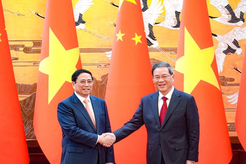 Nhiều kỳ vọng về quan hệ Việt - Trung - Ảnh 1. Thủ tướng Phạm Minh Chính gặp và hội đàm với Thủ tướng Lý Cường vào ngày 26-6 - Ảnh: NGỌC AN