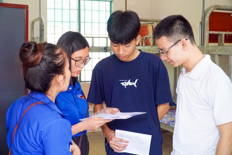 Những thí sinh ‘đặc biệt’ vượt rừng, tự nấu cơm những ngày thi - Ảnh 3. Những thí sinh ‘đặc biệt’ vượt rừng, tự nấu cơm những ngày thi - Ảnh 3.