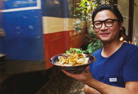 LUKE NGUYỄN & hành trình ẩm thực xuyên Việt bằng tàu hỏa - Ảnh 7. Mỗi món ăn ở mỗi vùng đất đều có những câu chuyện riêng để kể - Ảnh: SBS