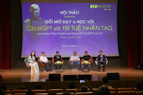 Thí sinh đạt từ 25 điểm thi THPT sẽ nhận học bổng toàn phần tại SIU - Ảnh 2. Sinh viên SIU tham gia các sự kiện về công nghệ để gặp gỡ chuyên gia, cập nhật kiến thức mới