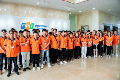 Sinh viên Công nghệ thông tin HUTECH được doanh nghiệp đến trường ‘săn tuyển’ - Ảnh 3. Sinh viên Công nghệ thông tin HUTECH được doanh nghiệp đến trường ‘săn tuyển’ - Ảnh 3.