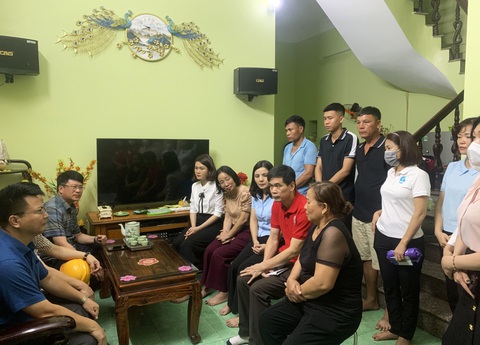 Sét đánh trúng nhà ở Hạ Long làm 2 người chết - Ảnh 2. Sét đánh trúng nhà ở Hạ Long làm 2 người chết - Ảnh 2.