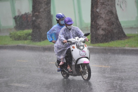 Thời tiết hôm nay 28-6: Nam Bộ giảm mưa đôi chút, chiều vẫn còn mưa to - Ảnh 1. Thời tiết hôm nay 28-6: Nam Bộ giảm mưa đôi chút, chiều vẫn còn mưa to - Ảnh 1.