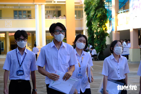 Sáng nay thi tốt nghiệp môn văn: Tác phẩm nào sẽ vào đề thi? - Ảnh 3. Sáng nay thi tốt nghiệp môn văn: Tác phẩm nào sẽ vào đề thi? - Ảnh 3.