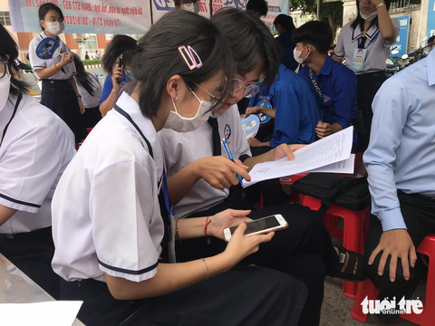Sáng nay thi tốt nghiệp môn văn: Tác phẩm nào sẽ vào đề thi? - Ảnh 17. Sáng nay thi tốt nghiệp môn văn: Tác phẩm nào sẽ vào đề thi? - Ảnh 17.