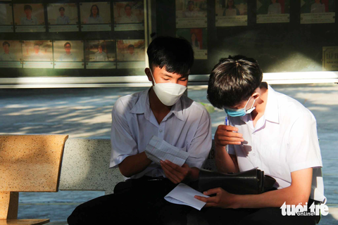 Sáng nay thi tốt nghiệp môn văn: Tác phẩm nào sẽ vào đề thi? - Ảnh 14. Sáng nay thi tốt nghiệp môn văn: Tác phẩm nào sẽ vào đề thi? - Ảnh 14.