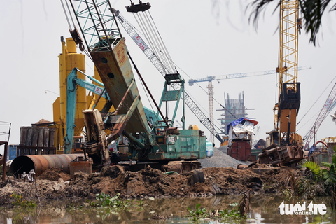 Cận cảnh dự án cầu Nhơn Trạch thiếu mặt bằng, nhà thầu phải thuê đất, sà lan làm công trường - Ảnh 5. Cận cảnh dự án cầu Nhơn Trạch thiếu mặt bằng, nhà thầu phải thuê đất, sà lan làm công trường - Ảnh 5.