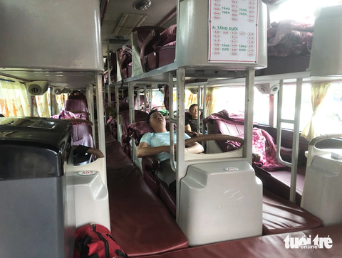 Đảo ngọc Cát Bà quá tải xe nhưng khách ít - Ảnh 2. Đảo ngọc Cát Bà quá tải xe nhưng khách ít - Ảnh 2.