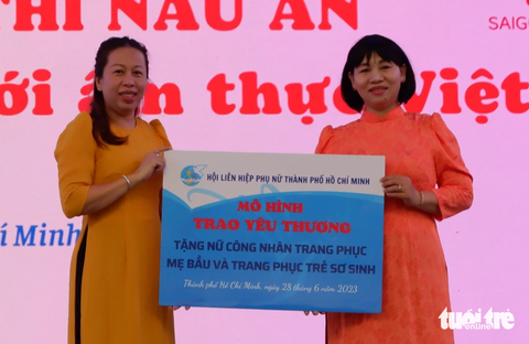 TP.HCM tuyên dương 50 gia đình văn hóa, hạnh phúc - Ảnh 2. TP.HCM tuyên dương 50 gia đình văn hóa, hạnh phúc - Ảnh 2.