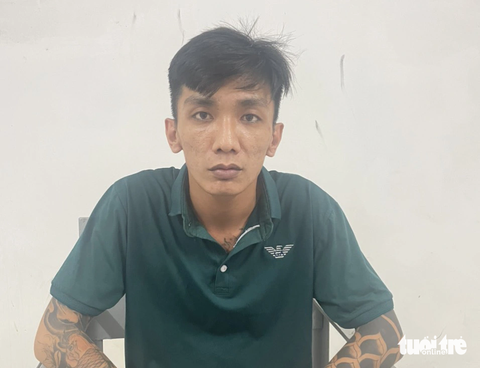 Khởi tố nam thanh niên mang xăng đốt nhà để đòi nợ - Ảnh 2. Khởi tố nam thanh niên mang xăng đốt nhà để đòi nợ - Ảnh 2.