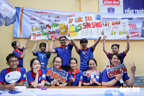 Ất Dậu ắt đậu, Điểm 10 tại đây cổ vũ thí sinh thi tốt nghiệp - Ảnh 1. Ất Dậu ắt đậu, Điểm 10 tại đây cổ vũ thí sinh thi tốt nghiệp - Ảnh 1.