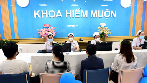 Hiểm họa đa thai - Ảnh 1. Ngày nay nhiều cặp vợ chồng không hiếm muộn vẫn chọn phương pháp thụ tinh ống nghiệm với mong muốn có nhiều con cùng một lúc - Ảnh: DUYÊN PHAN