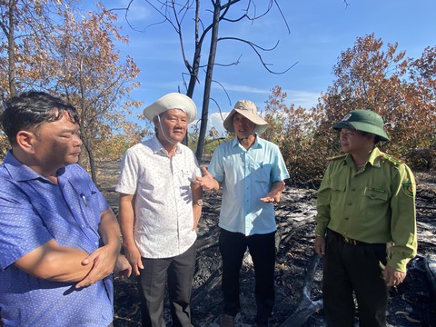 Sẽ kiểm điểm, rút kinh nghiệm vụ diễn tập chữa cháy rừng khiến cây bị cháy đen - Ảnh 4. Sẽ kiểm điểm, rút kinh nghiệm vụ diễn tập chữa cháy rừng khiến cây bị cháy đen - Ảnh 4.