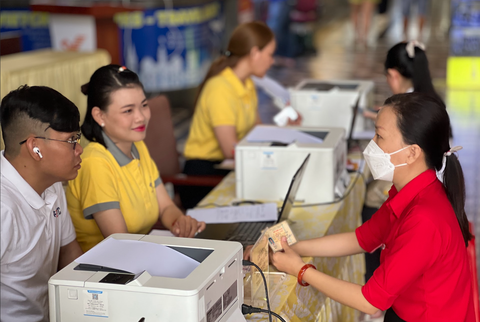 Bưu điện hỗ trợ người dân đổi giấy phép lái xe trực tuyến toàn trình - Ảnh 1. Bưu điện hỗ trợ người dân đổi giấy phép lái xe trực tuyến toàn trình - Ảnh 1.