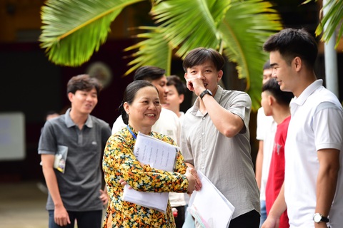 Những con ong góp mật cho mùa thi - Ảnh 8. Những con ong góp mật cho mùa thi - Ảnh 8.