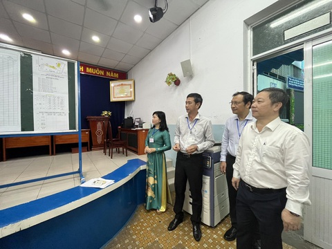 Sáng nay thi tốt nghiệp môn văn: Tác phẩm nào sẽ vào đề thi? - Ảnh 22. Sáng nay thi tốt nghiệp môn văn: Tác phẩm nào sẽ vào đề thi? - Ảnh 22.