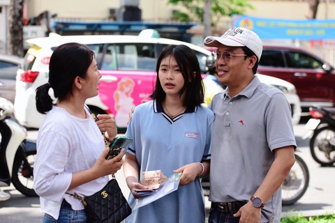 Thi tốt nghiệp THPT: Chiều nay thí sinh thi toán - Ảnh 1. Thi tốt nghiệp THPT: Chiều nay thí sinh thi toán - Ảnh 1.
