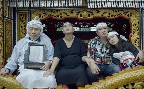 Diễn viên điện ảnh vất vả theo nghề - Ảnh 5. Lý Thu Uyên vất vả nhiều năm mới có được thành công với vai chính trong Đêm tối rực rỡ - Ảnh: NVCC