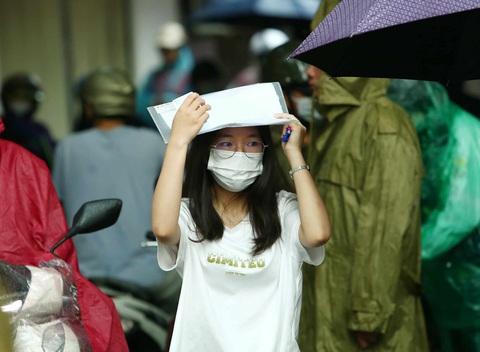 Sáng nay thi tốt nghiệp môn văn: Tác phẩm nào sẽ vào đề thi? - Ảnh 7. Sáng nay thi tốt nghiệp môn văn: Tác phẩm nào sẽ vào đề thi? - Ảnh 7.