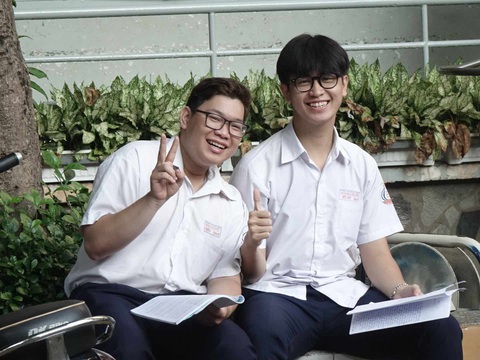 Sáng nay thi tốt nghiệp môn văn: Tác phẩm nào sẽ vào đề thi? - Ảnh 21. Sáng nay thi tốt nghiệp môn văn: Tác phẩm nào sẽ vào đề thi? - Ảnh 21.